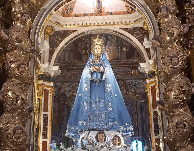 Nuevo manto de romería para la Virgen de Belén